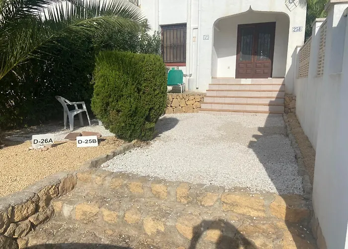 Apartamento Con Jardin Piscina Y Parking